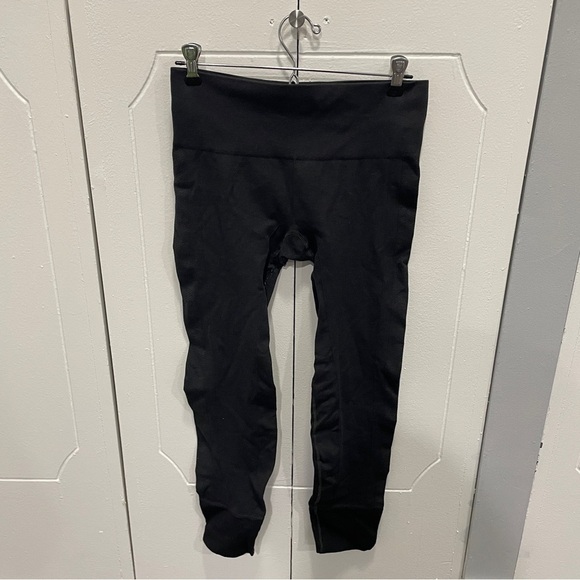 Lululemon Black 7/8 Leggings - Picture 1 of 10